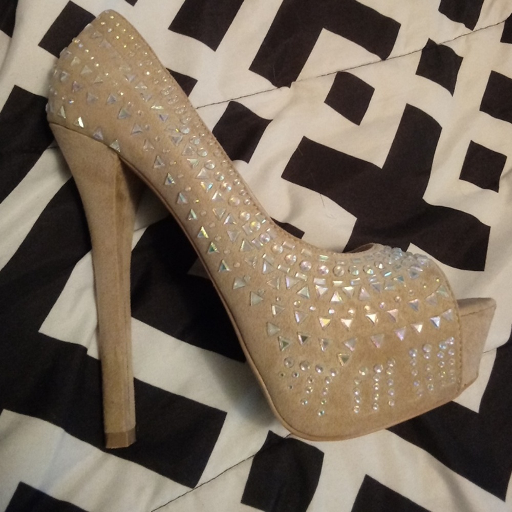 Heels - Picture 2 of 3